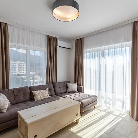 Sunny Side Wellness & Ξενοδοχείο με διαμερίσματα Μπούντβα