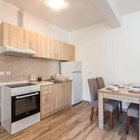 Sunny Side Wellness & Apartament *