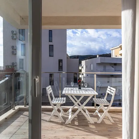 Sunny Side Wellness & Apartament
