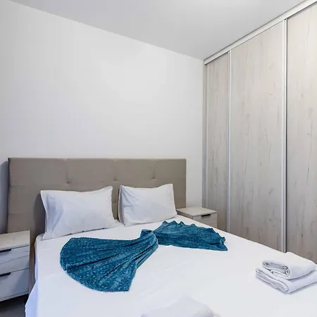 Sunny Side Wellness & 5* Μπούντβα