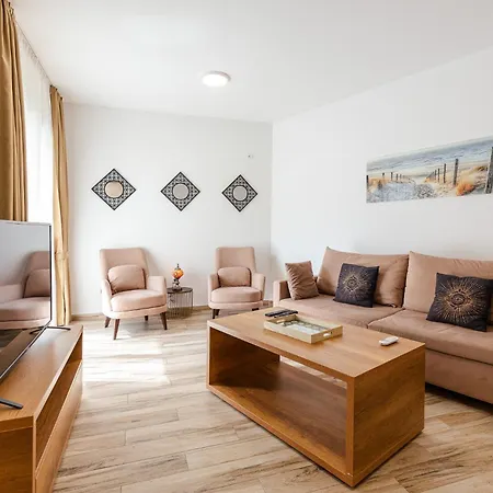Sunny Side Wellness & Ξενοδοχείο με διαμερίσματα Μπούντβα