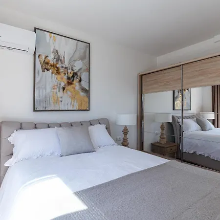 Apartment Sunny Side Wellness & Budva